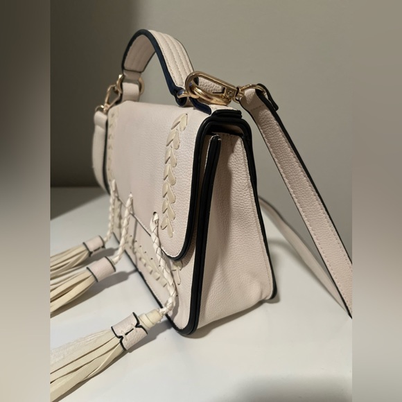 Like New White/Light Cream Tasseled Faux-Leather Purse. Perfect for Nashville! - Picture 2 of 7